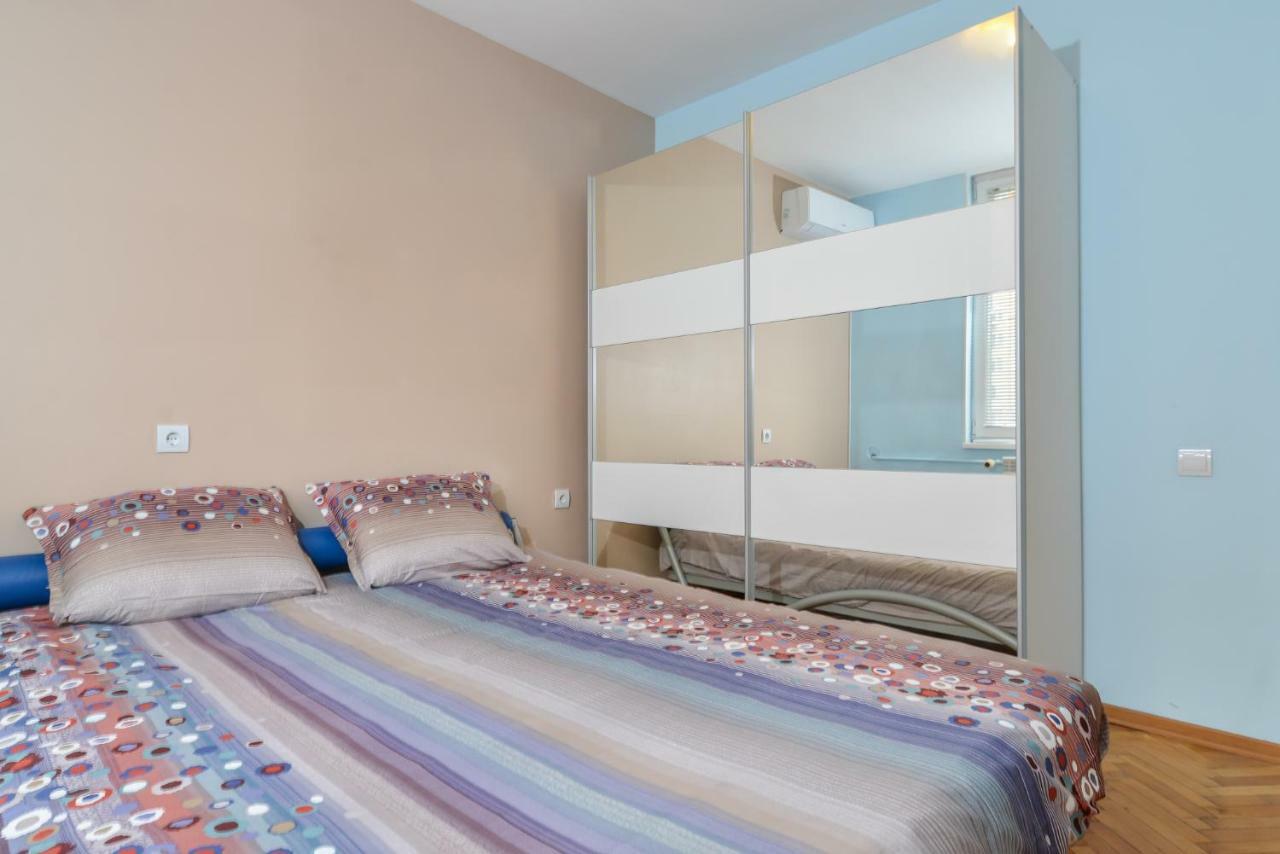 Comfortable One Bedroom Apartment In A Lively Area | Zona B5 | Russian Square Sofia Ngoại thất bức ảnh