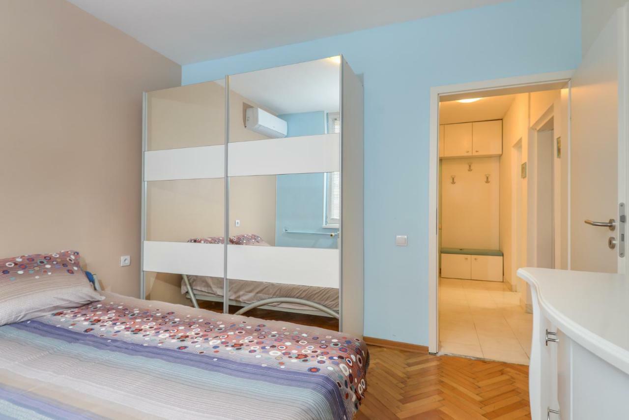 Comfortable One Bedroom Apartment In A Lively Area | Zona B5 | Russian Square Sofia Ngoại thất bức ảnh